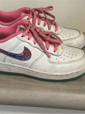 Nike Kids White Sneakers with Pink Laces and Multicolor Swoosh